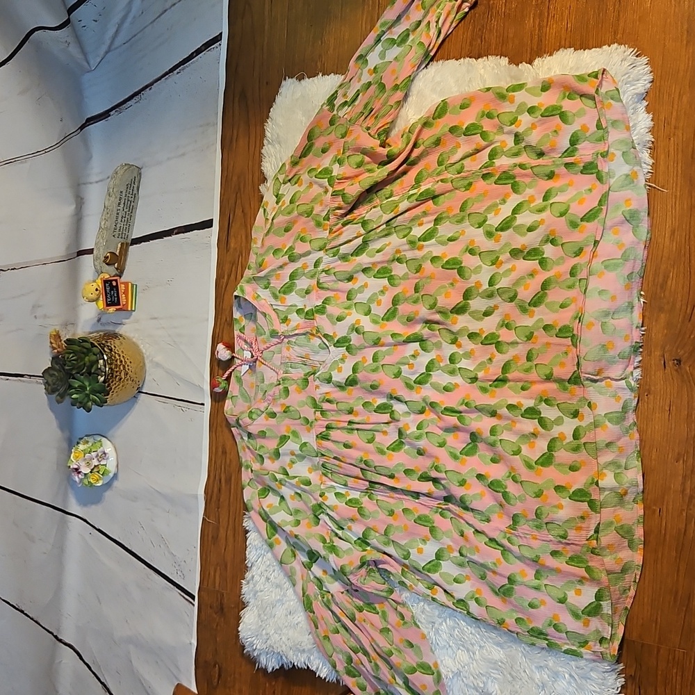 crown & ivy Pink and Green Leaf‎ Print Blouse  Size Medium - Picture 6 of 8